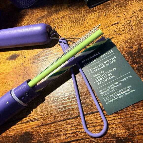 Starbucks Recycled purple Triangular Travel case straw & brush set - NEW - Picture 4 of 4